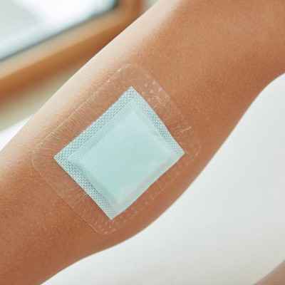 Επιθέματα κατακλίσεων αυτοκόλλητα Hartmann Zetuvit Plus Silicone Border 10x10 cm | Συσκευασία 10 τεμ. Επιθέματα κατακλίσεων H...